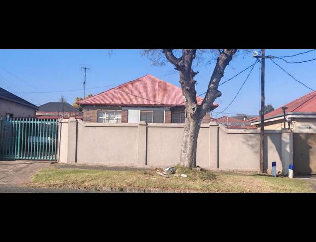 7 BEDROOM HOUSE FOR SALE IN FOREST HILL